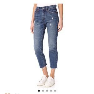Size 27 Levi’s wedgie straight leg. Medium wash